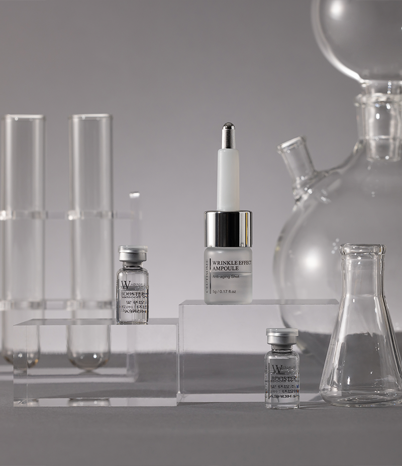 Ceutisome Wrinkle Effect Fusion Shot vials and applicator in use / Ceutisome Wrinkle Effect Fusion Shot 安瓶使用示範