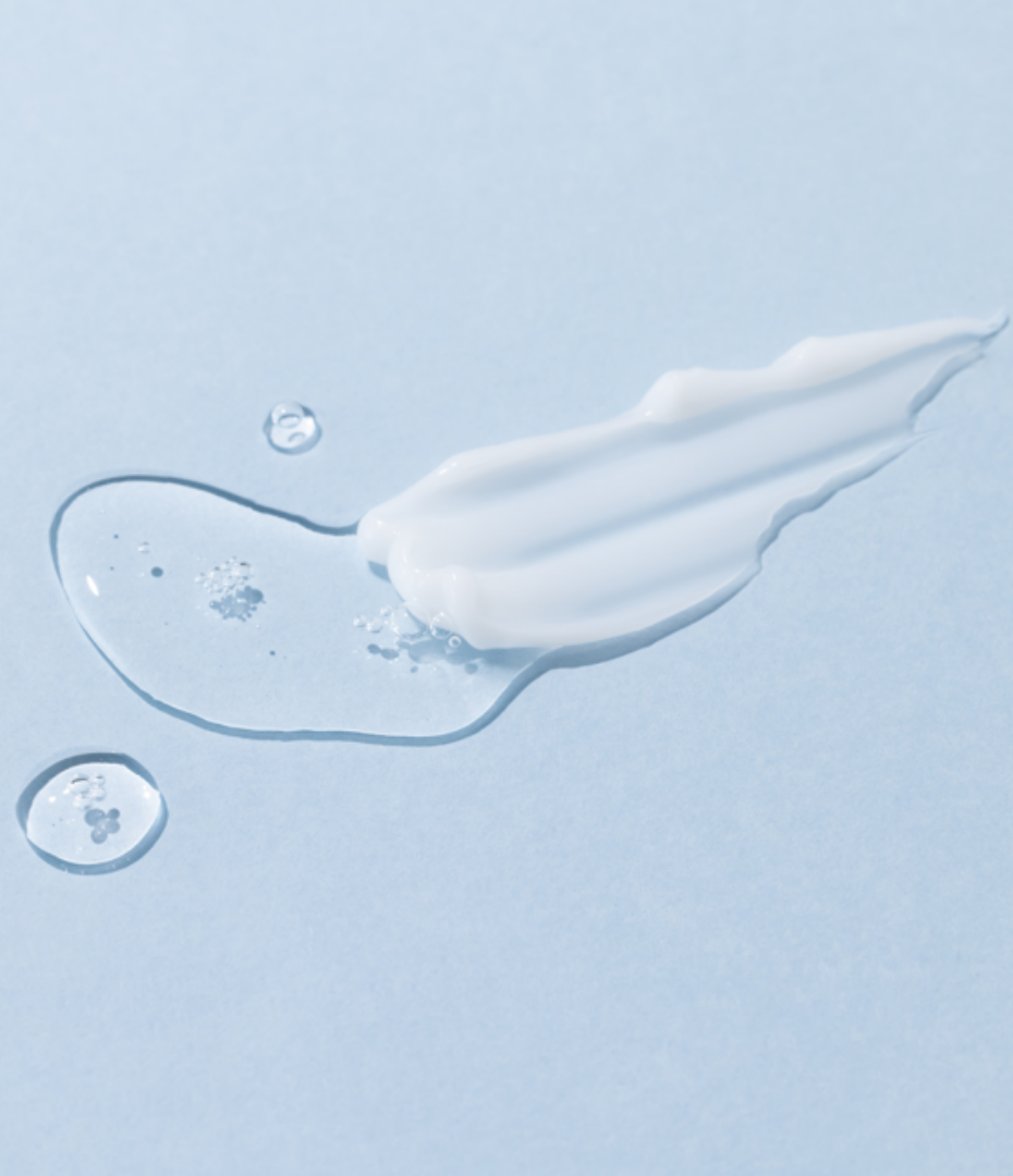 Model applying the Sukalming Derma Kit / 模特兒示範使用 Sukalming Derma Kit