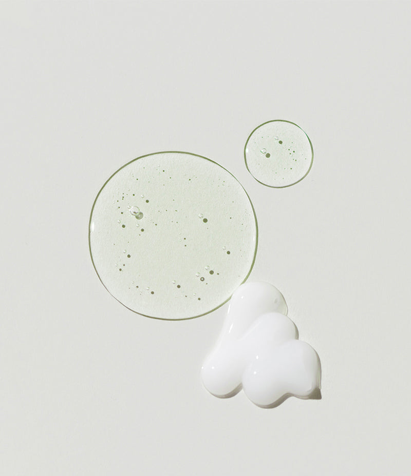 Acell Moisture Kit fluid and serum textures side by side / Acell Moisture Kit 精華液同啫喱精華質地對照