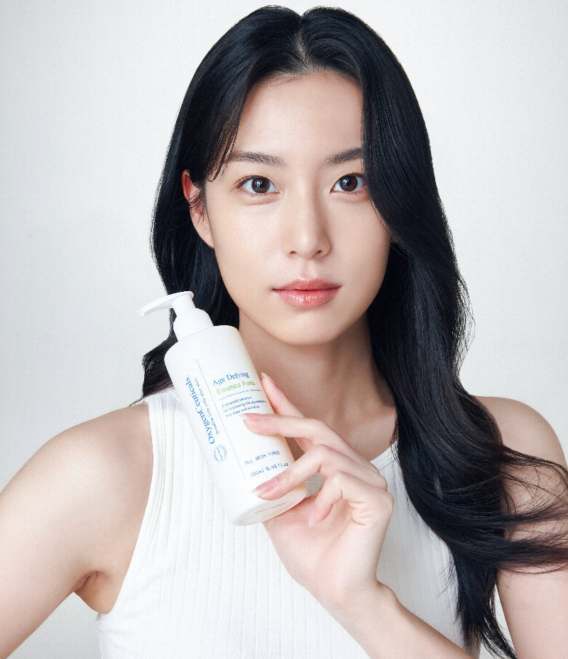Model using Age Defying Essence Forte in daily routine / 模特兒日常使用 Age Defying Essence Forte