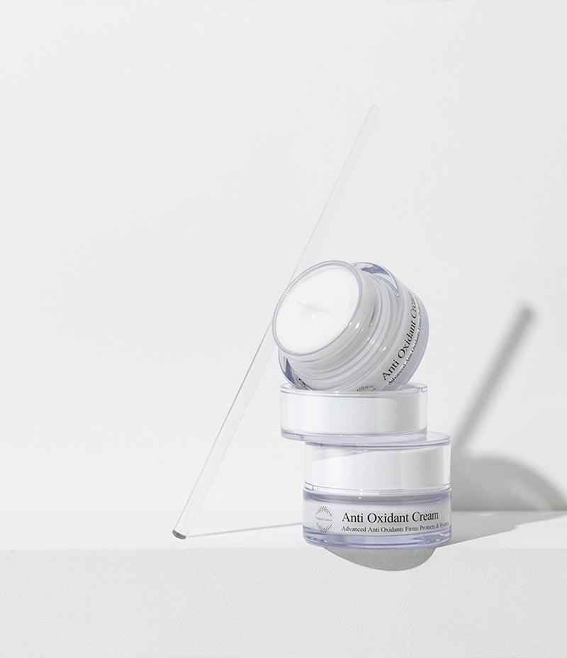 Anti Oxidant Cream concept shot with edelweiss antioxidant botanicals / Anti Oxidant Cream 雪絨花抗氧化植物概念圖