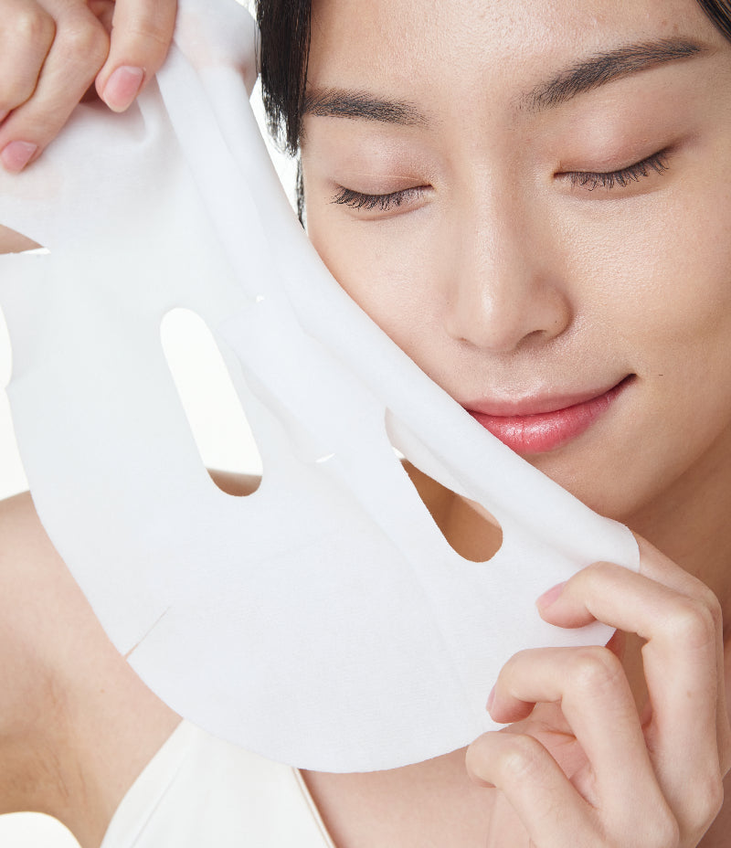 Model wearing Ceutisome AG Mask caviar sheet on face / 模特兒敷住 Ceutisome AG Mask 魚子面膜