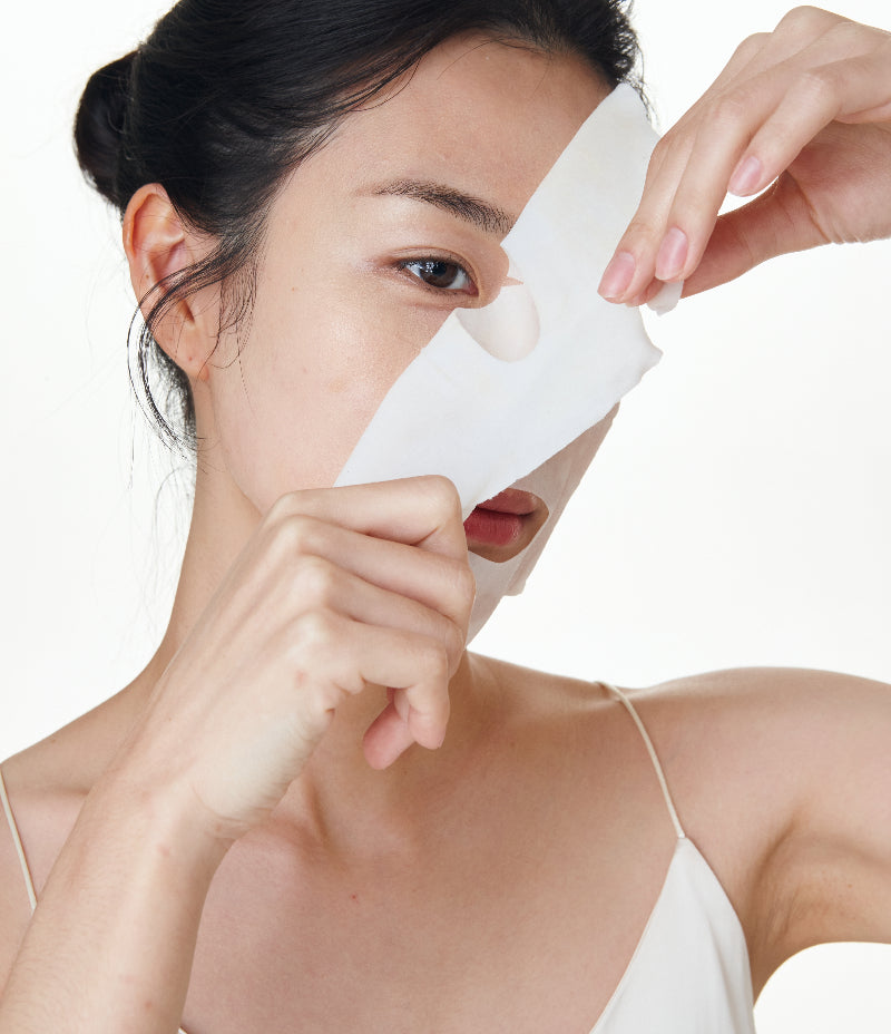 Model wearing Ceutisome PP Mask recovery sheet on face / 模特兒敷住 Ceutisome PP Mask 修護面膜