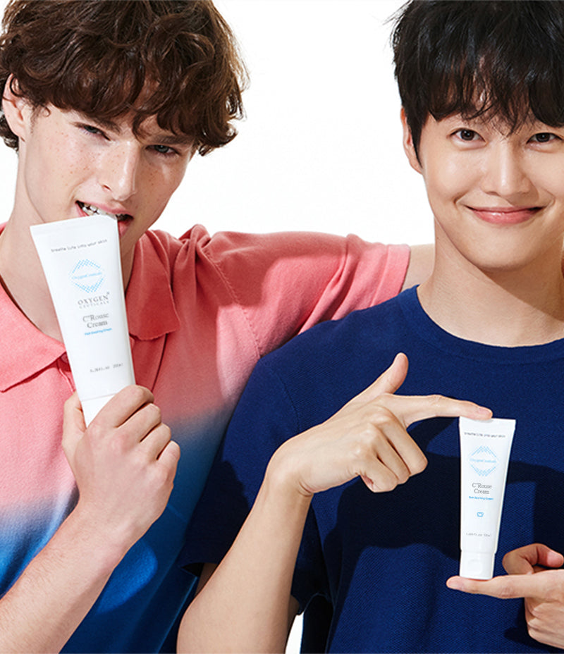 Model applying C'Rouse Cream to redness-prone skin / 模特兒示範塗抹 C'Rouse Cream 泛紅舒緩面霜
