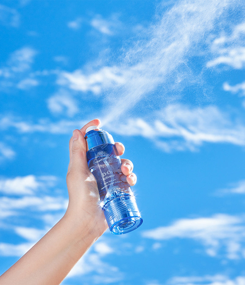 D:O2 Activator concept shot with deep sea water spray / D:O2 Activator 深海水噴霧概念圖