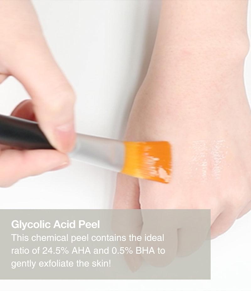 Double Peel key points AHA BHA panthenol shown on hand / Double Peel 主要成分重點