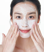 模特儿示范用 Gentle Facial Cleansing Lotion 洁面