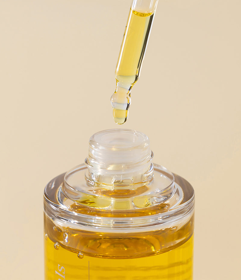 Jojoba Oil single ingredient purity concept shot / Jojoba Oil 單一成分純度概念圖