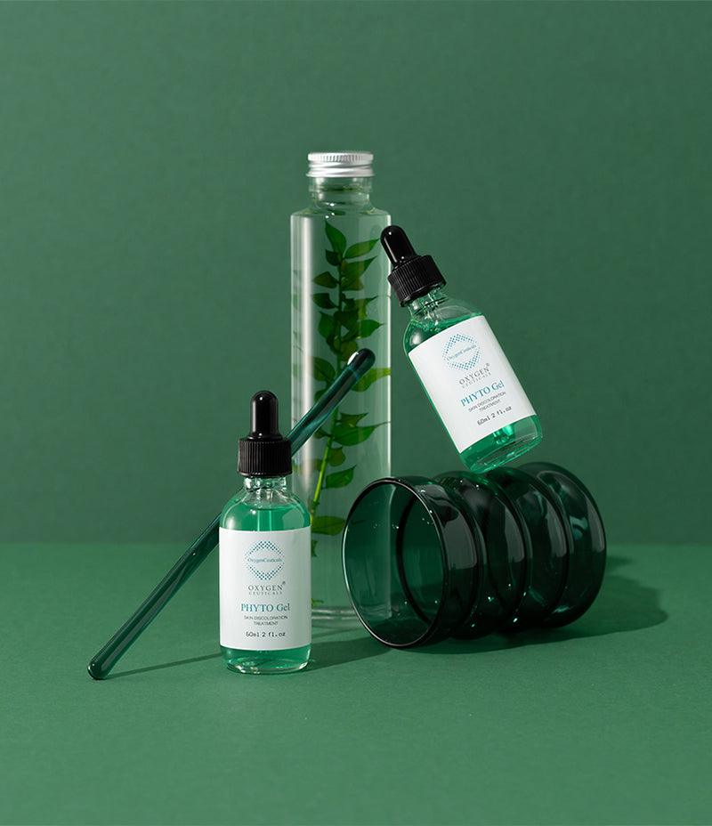 Phyto Gel concept shot with gel texture and botanical brighteners / Phyto Gel 質地與植物提亮成分概念圖