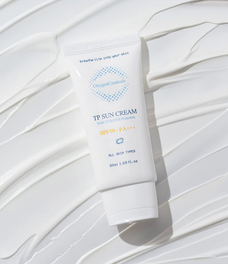 TP Sun Cream white cream texture swatch close-up / TP Sun Cream 防曬霜質地特寫