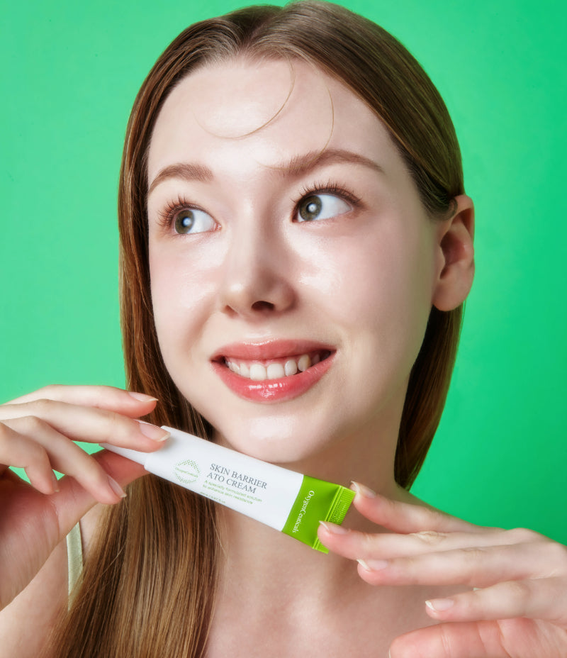 Skin Barrier Ato Cream packaging detail dispenser shot / Skin Barrier Ato Cream 包裝細節 開口示範