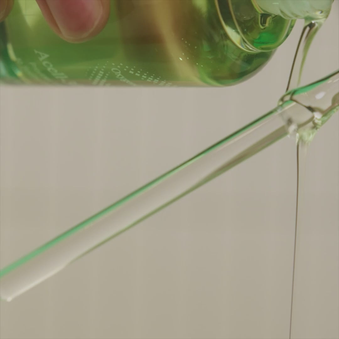 Acell-300 Fluid oil-like ampoule texture / 高效修護精華質地示範