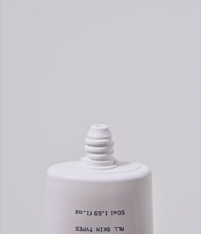 Moisture Aqua Serum gel texture demonstration / 水感透明質酸精華示範